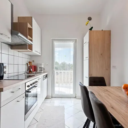 Snug In With Sea Nearby Appartement Vir